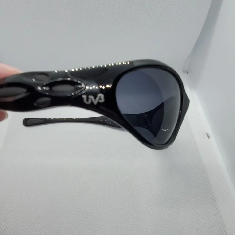 UV3 Black Sunglasses